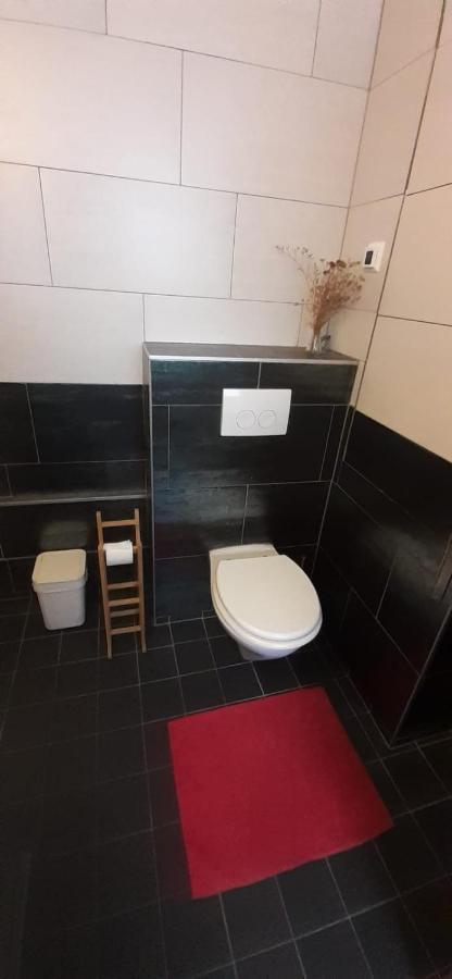 Charlotte, Not For Parties, Not A Hotel, Room With Shared Bathroom, No Kitchen Amsterdam Eksteriør bilde