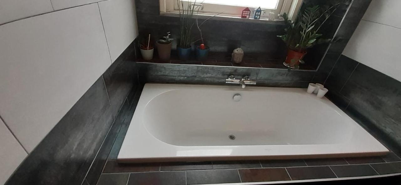 Charlotte, Not For Parties, Not A Hotel, Room With Shared Bathroom, No Kitchen Amsterdam Eksteriør bilde